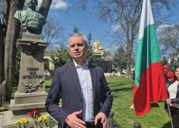 Костадин Костадинов във Варна: Паметта на граф Игнатиев не трябва да бъде поругавана