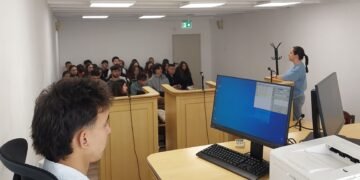 Зрелостници от Математическата гимназия във Варна се запознаха с работата на съда