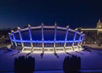 Обновиха фасадното осветление на Двореца на културата и спорта във Варна