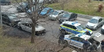 Пожар унищожи BMW във варненския квартал „Кайсиева градина“