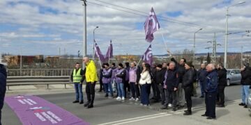Протест на „Градски транспорт“ блокира за кратко Аспаруховия мост, синдикатите приеха покана за среща с кмета