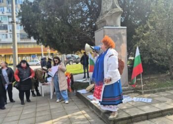 Протест в Аспарухово срещу презастрояването: Искат мораториум върху строежите и спиране на сечта (ВИДЕО)