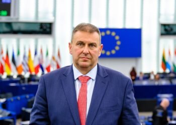 Емил Радев към ЕК: Какви мерки се предвиждат срещу нов миграционен натиск след ескалацията в Близкия изток?