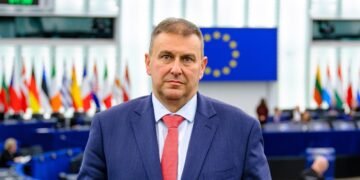 Емил Радев към ЕК: Какви мерки се предвиждат срещу нов миграционен натиск след ескалацията в Близкия изток?