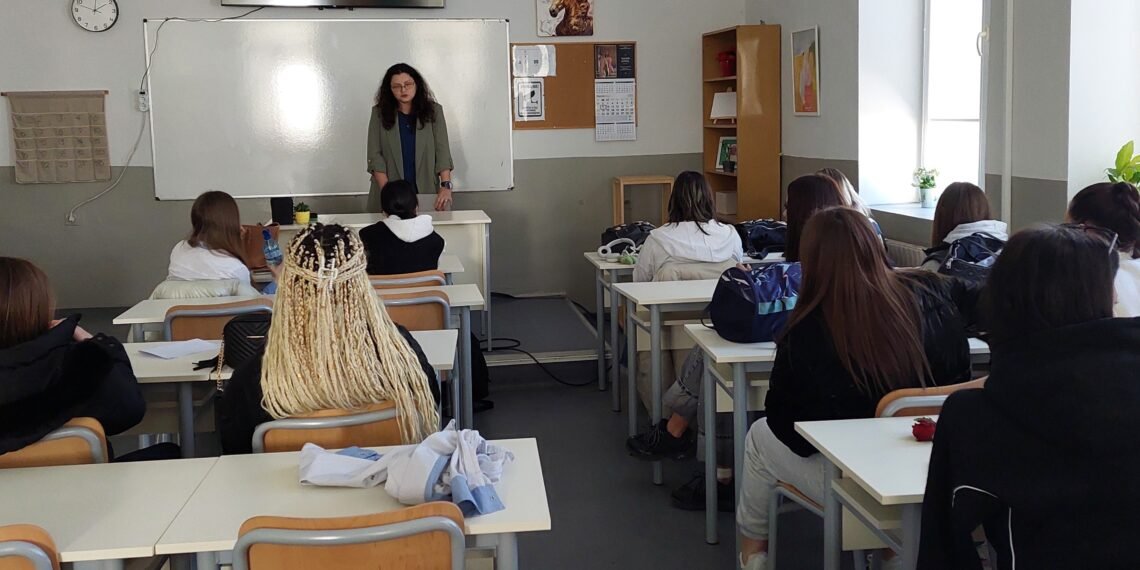 Съдия Теодора Шишкова от Районен съд – Варна влезе в учебен час с единадесетокласници