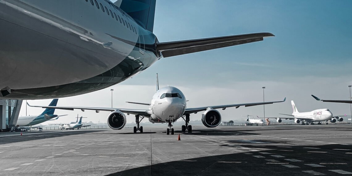 Три специализирани полета връщат български граждани от Дубай, Абу Даби и Оман