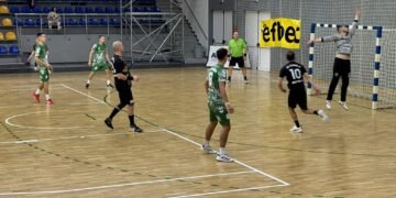 Хандбалният „Шумен 61” продължава победите, чака дербито с „Локо”
