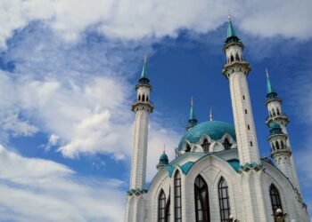 Мюсюлманите празнуват Рамазан Байрам (ВИДЕО)