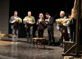 Награди „Златна маска“ за 105 години Варненски театър, почетен плакет за Костадин Бандутов