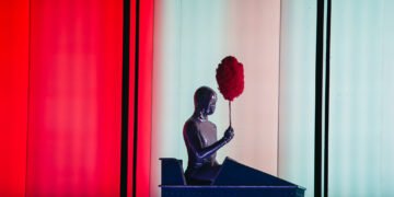 „Космическа” сцена с танцуващо НЛО акостира във Варна 