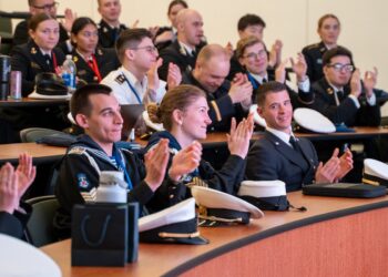 Български курсанти от ВВМУ с награда от международна конференция в САЩ