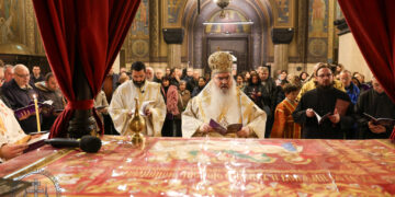 Митрополит Йоан отслужи Опело Христово във варненския катедрален храм „Успение Богородично“ (ВИДЕО)