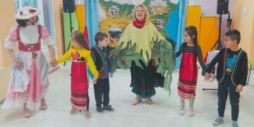 Кукленият спектакъл „В полет над България” на театрална трупа „Трик-Трак” продължава да пътува и вълнува