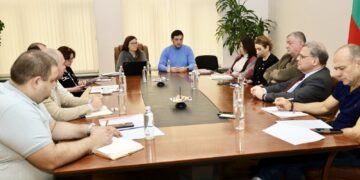 Министър Юлиян Попов се срещна с представители на Сдружение „За Земята“