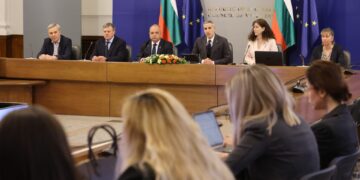 Премиерът Гюров: Високата избирателна активност е по-силна от всички криминални схеми