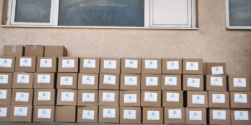 100 кашона с хранителни продукти дарени на социални услуги във Варна