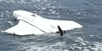 Екипи на ВМС обезвредиха и транспортираха дрон и части от дрон, открити във водите на Черно море