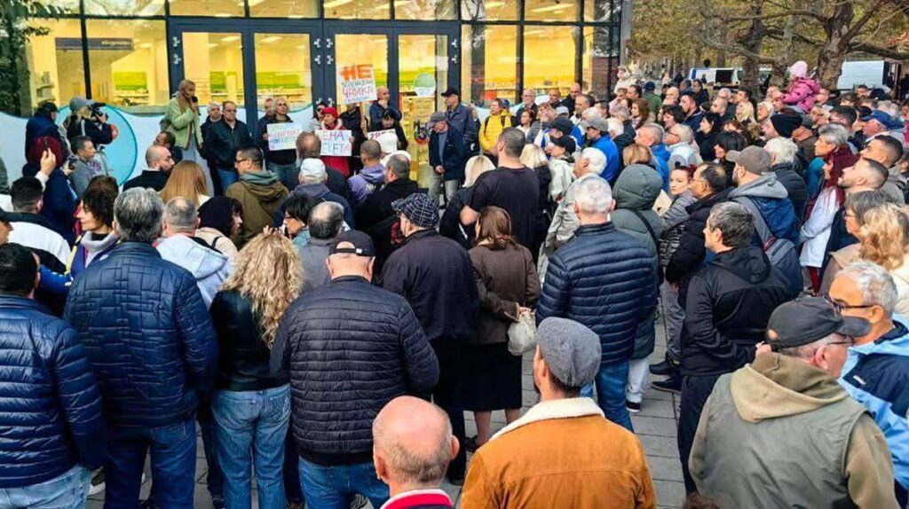 Жители на квартал Чайка във Варна се събират пред съда заради делото срещу Зелената зона и недостига на паркоместа