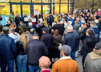 Жители на квартал Чайка във Варна се събират пред съда заради делото срещу Зелената зона и недостига на паркоместа