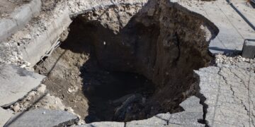 Пропадане на ул. „Ал. Дякович“ във Варна: искат комплексно решение и спешни мерки