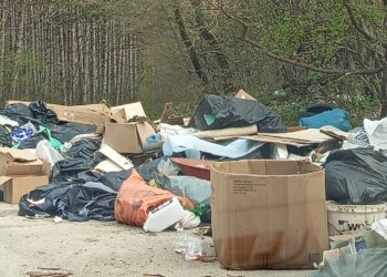 Две седмици без почистване: Боклуци заляха “Манастирски рид” във Варна