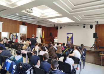 Варненската писателка Елена Владова гостува на библиотеката в Нови пазар