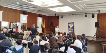 Варненската писателка Елена Владова гостува на библиотеката в Нови пазар