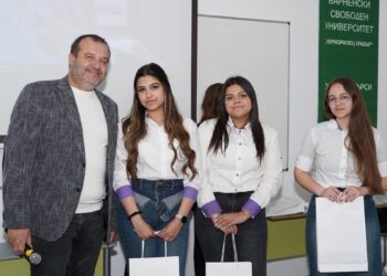 Варненски гимназисти с първа награда в националното състезание „Аз мога да стоя– DELECTO“