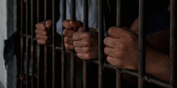 Съдът остави в ареста непълнолетния и двамата младежи за убийството във „Владислав Варненчик“