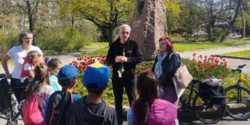 Морската градина като класна стая: ученици във Варна учиха история и природа на терен