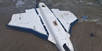 Специализиран екип от ВМС транспортира до Военноморска база – Бургас дрон, открит на брега край Ахтопол