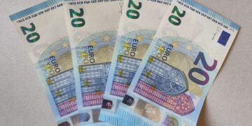 АСП започна изплащането на компенсация от 20 евро заради поскъпването на горивата