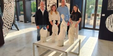 Варненска художничка със силно послание за дислексията: Александра Чолакова впечатли на Биеналето на хартията в София