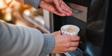 Проверки в центъра на Варна: 19 незаконни автомата и нарушения по търговските площи