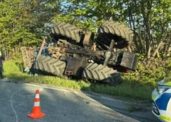 Катастрофа между камион и трактор затруднява движението по пътя София – Варна