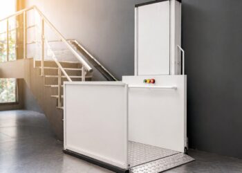 След сигнал от Варна: купуват стълбищни платформи за хора с увреждания