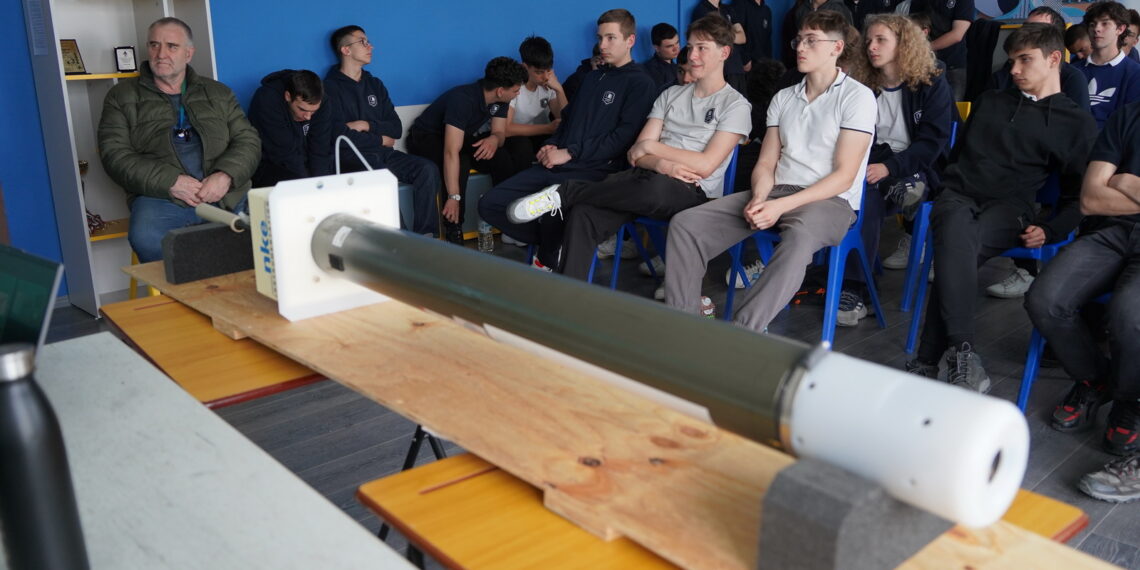 Ученици от Варна „осиновяват“ подводен робот в международна научна инициатива