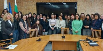 Съдия от Районен съд – Варна разкри пред студенти реални случаи с деца и семейства