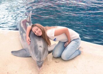 Великден с делфините във Варна: празнични шоу програми и безплатен вход за деца