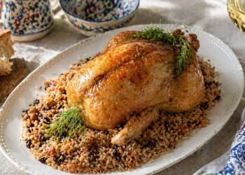 İç pilavlı tavuk dolma: пълнено пиле с ориз, което става неустоимо сочно