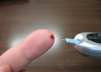 КЗК сезира ГДБОП за заблуждаващо рекламиране на медицински продукт „неинвазивен интелигентен глюкомер“