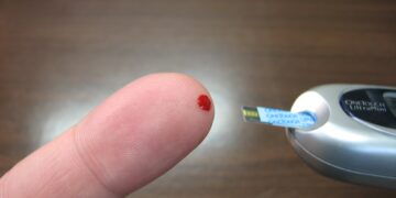 КЗК сезира ГДБОП за заблуждаващо рекламиране на медицински продукт „неинвазивен интелигентен глюкомер“