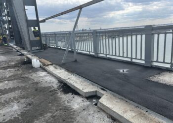 Монтиран е реставрираният парапет в затворения за основен ремонт 320-метров участък на Дунав мост при Русе