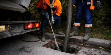 106 шахти почистени за дни във Варна, махнаха незаконна реклама в центъра