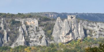 Министър Юлиян Попов издаде заповеди за обявяване на четири нови защитени територии и за промени в площта и режимите на още три