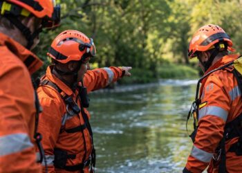 Пожарникари спасиха дете, паднало в река в Шумен