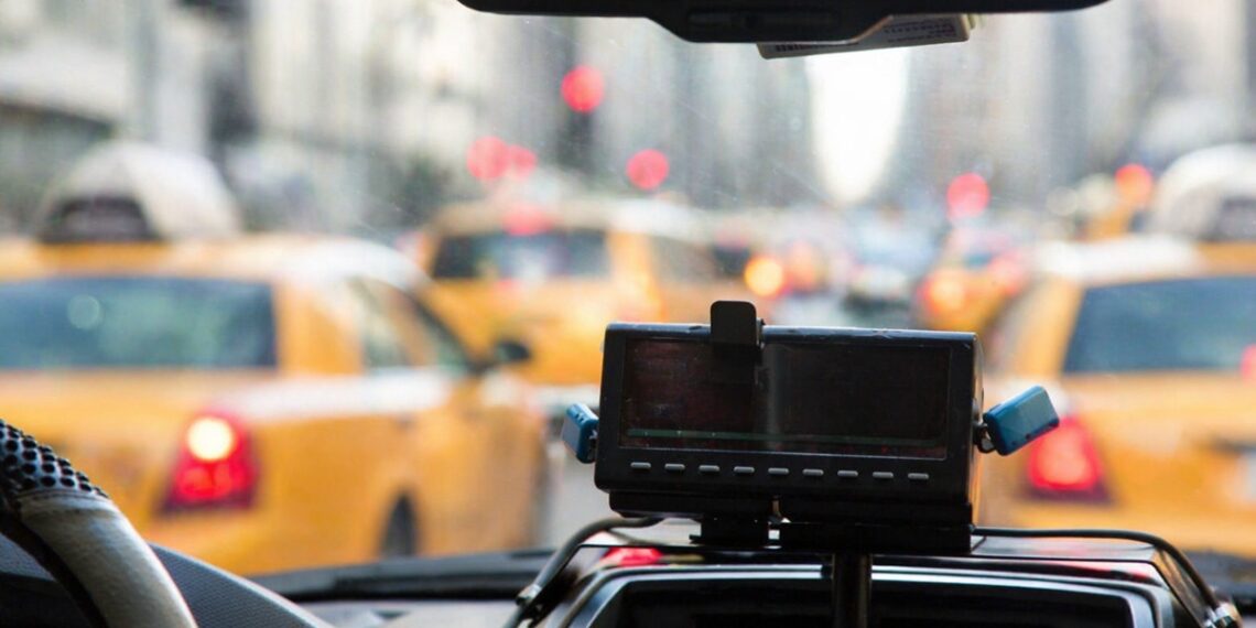 Таксиметровият бранш във Варна поиска по-високи тарифи – какви са предложенията