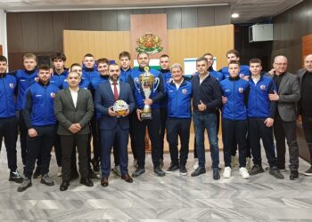 Носителите на Купата на България по водна топка бяха посрещнати в Община Варна
