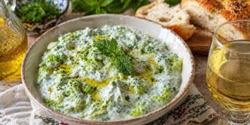 Marul cacığı: свежо турско дзадзики с маруля, готово за 15 минути