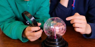 „Светлината в нашия живот“: Варна кани ученици в конкурс с наука и творчество